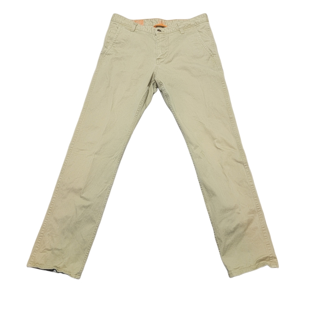 Dockers Khaki pants.      b2